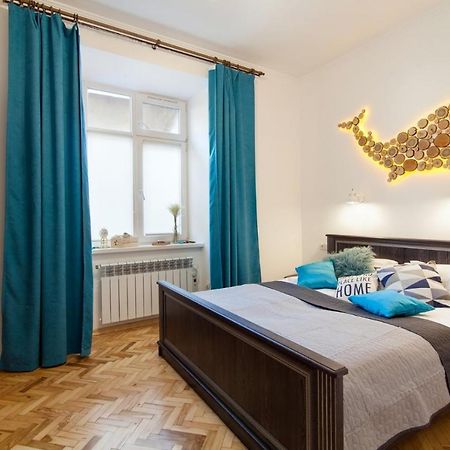 Apartment On Krakivska Street リヴィウ エクステリア 写真