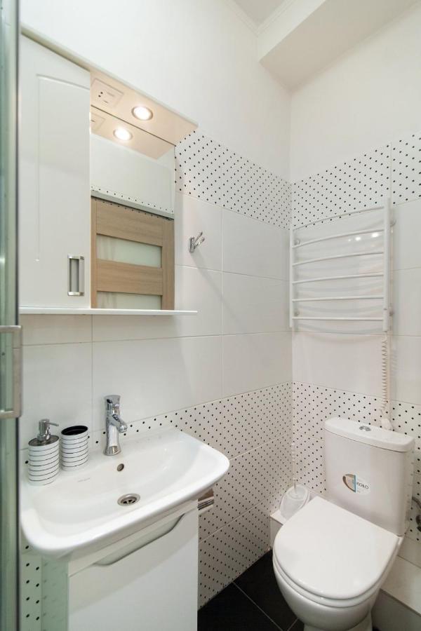 Apartment On Krakivska Street リヴィウ エクステリア 写真
