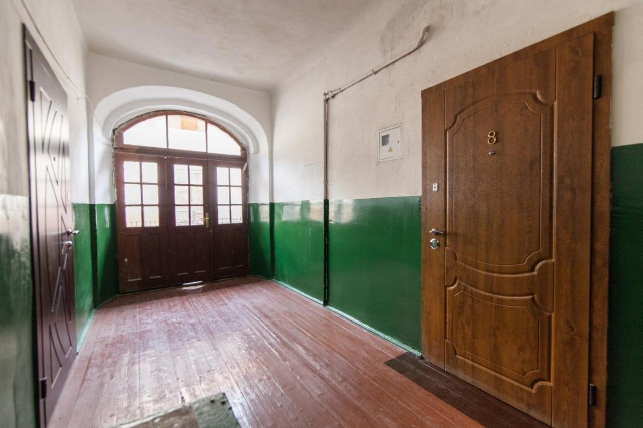 Apartment On Krakivska Street リヴィウ エクステリア 写真