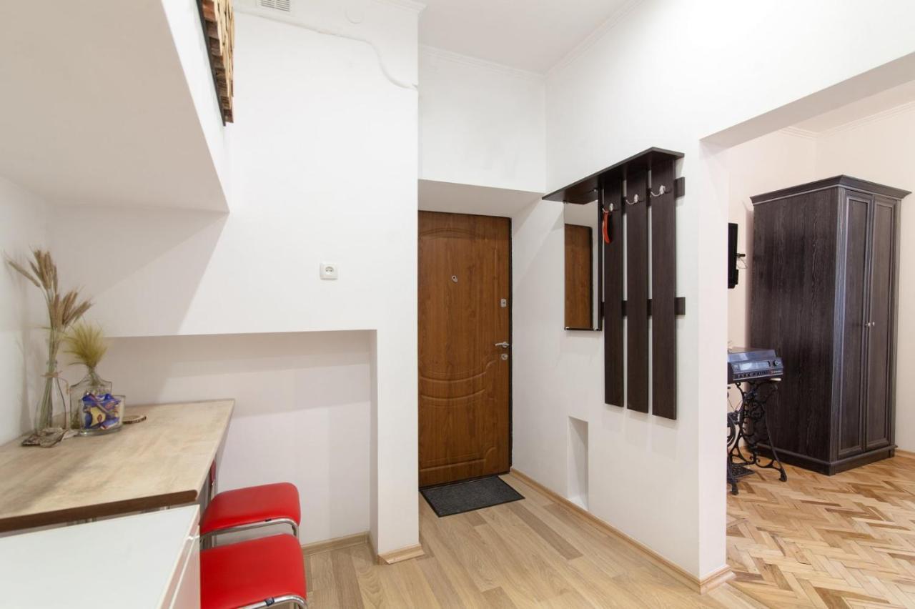 Apartment On Krakivska Street リヴィウ エクステリア 写真